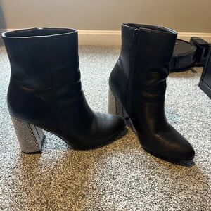NWOT women’s black & rhinestone booties. Size 7.5. Purchased at Versona.